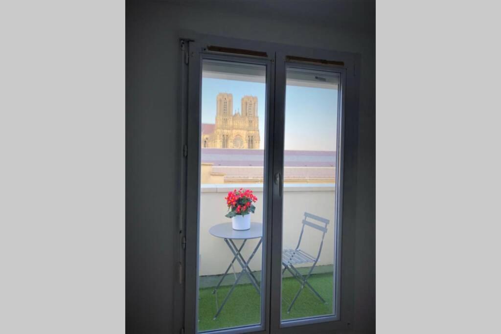 Апартаменты Hypercentre Grand Balcon Vue Cathedrale Реймс Экстерьер фото