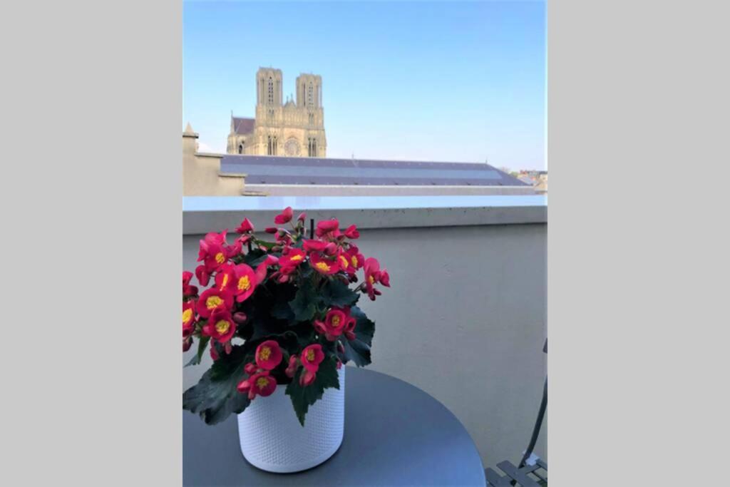 Апартаменты Hypercentre Grand Balcon Vue Cathedrale Реймс Экстерьер фото
